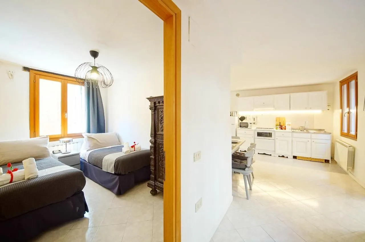 ונציה Gondola View Apartment