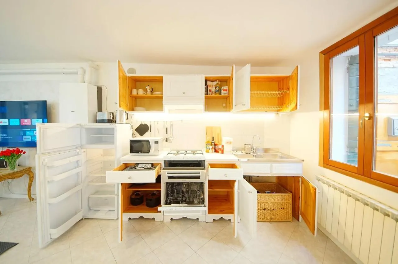 ונציה Gondola View Apartment 0*,