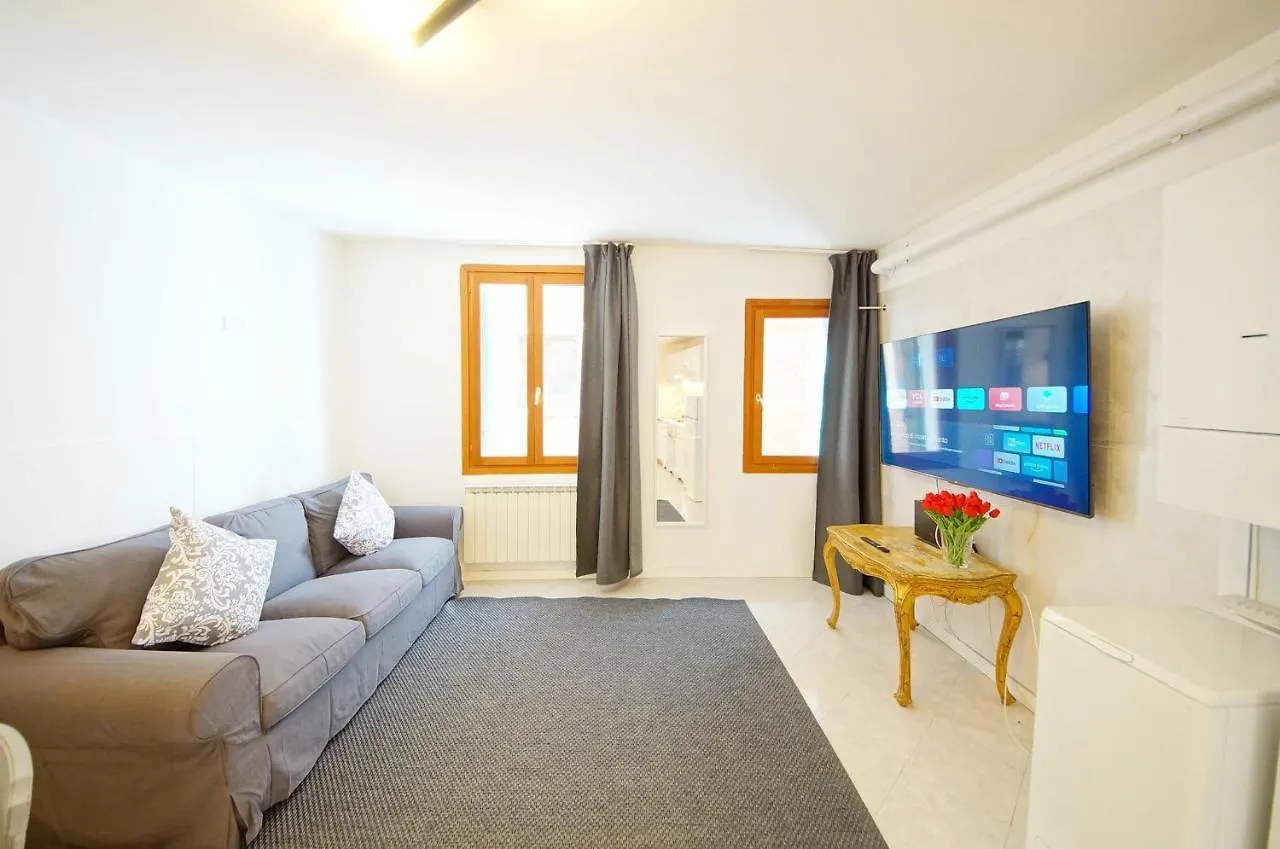 ונציה Gondola View Apartment 0*,