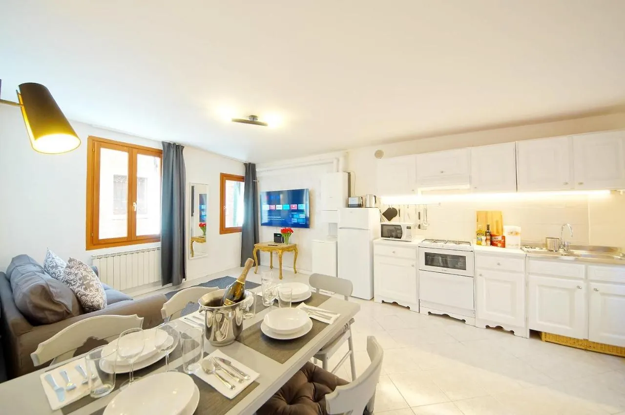 ונציה Gondola View Apartment